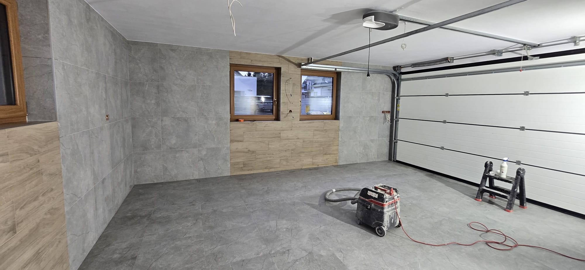 Podłoga garażu wykonana z płytek 60x60 w Nowym Targu